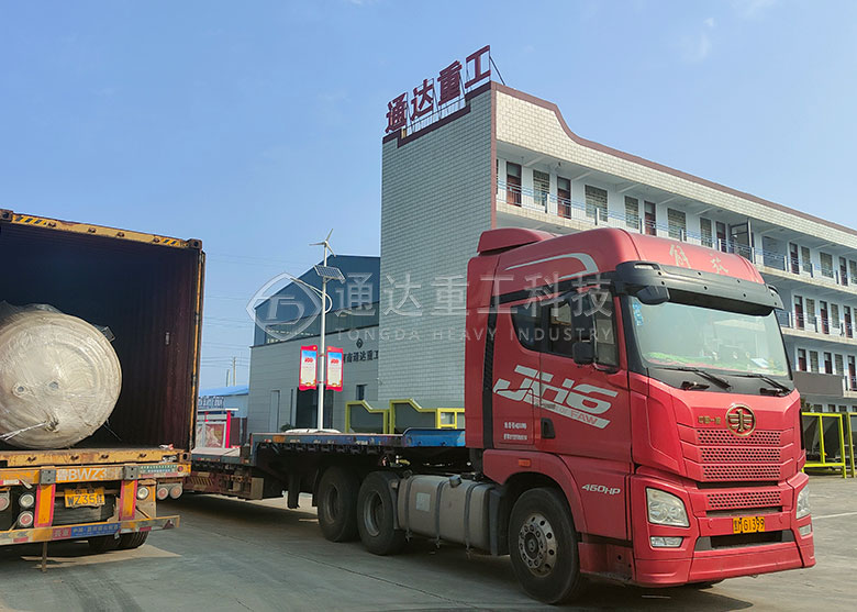 年產(chǎn)五萬(wàn)噸有機(jī)肥生產(chǎn)線發(fā)貨現(xiàn)場(chǎng)