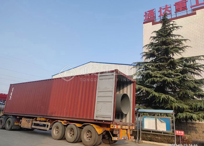 對(duì)輥擠壓造粒機(jī)發(fā)貨現(xiàn)場(chǎng)